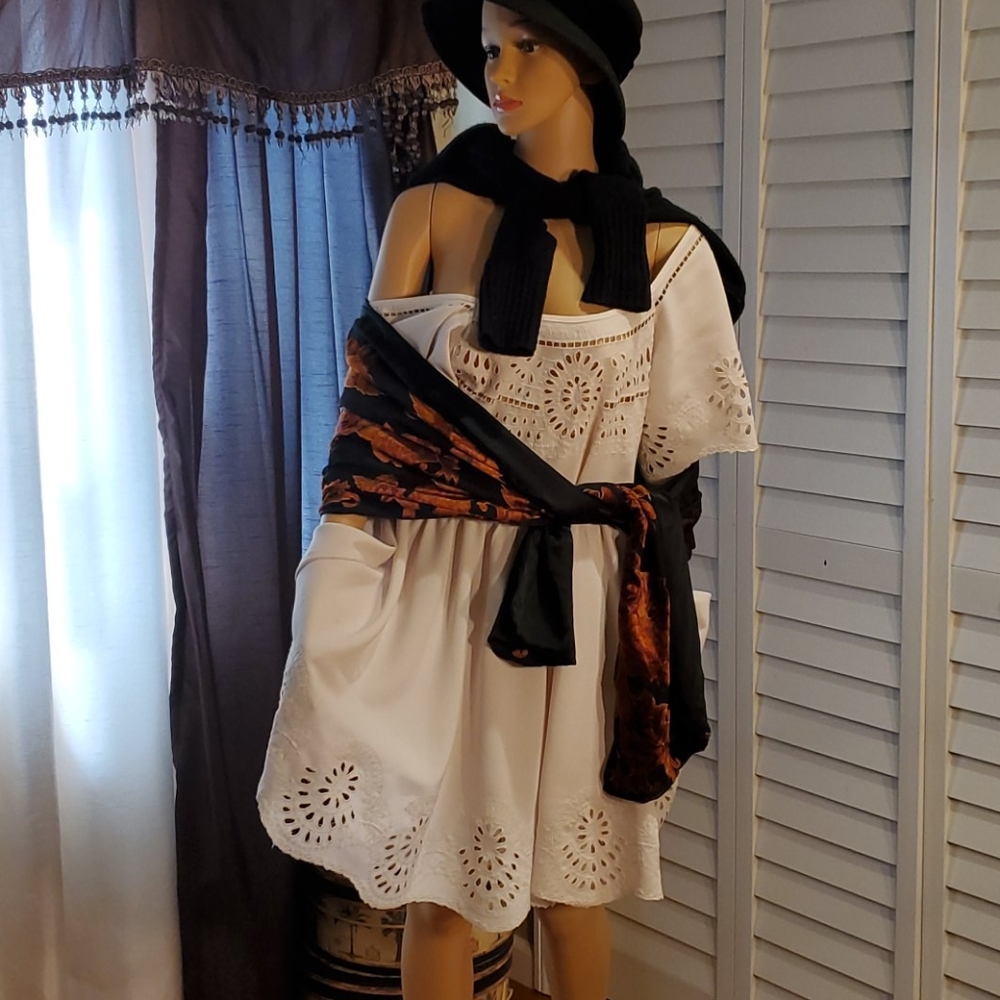 Eyelet--OUTFIT - Picture 3 of 9